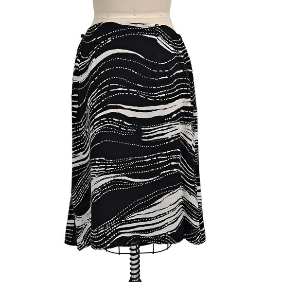 Talbots back and white flowy straight skirt size 12 - Picture 2 of 4